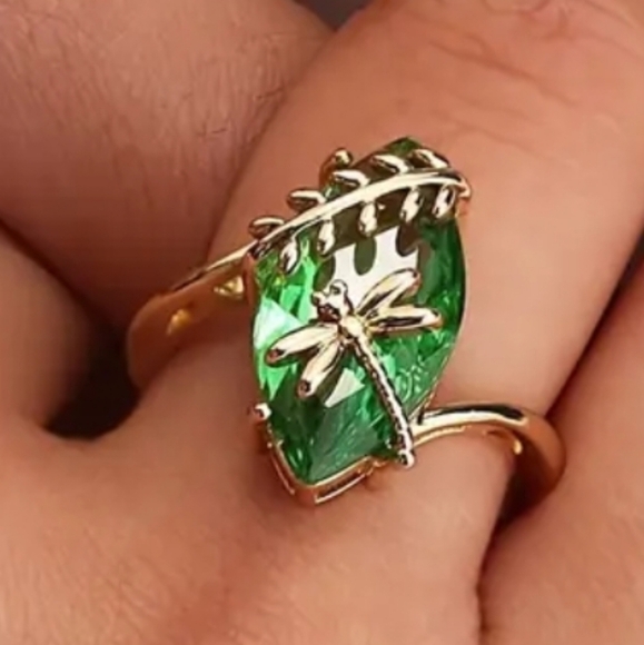 Dragonfly green simulated zircon ring - Picture 2 of 3